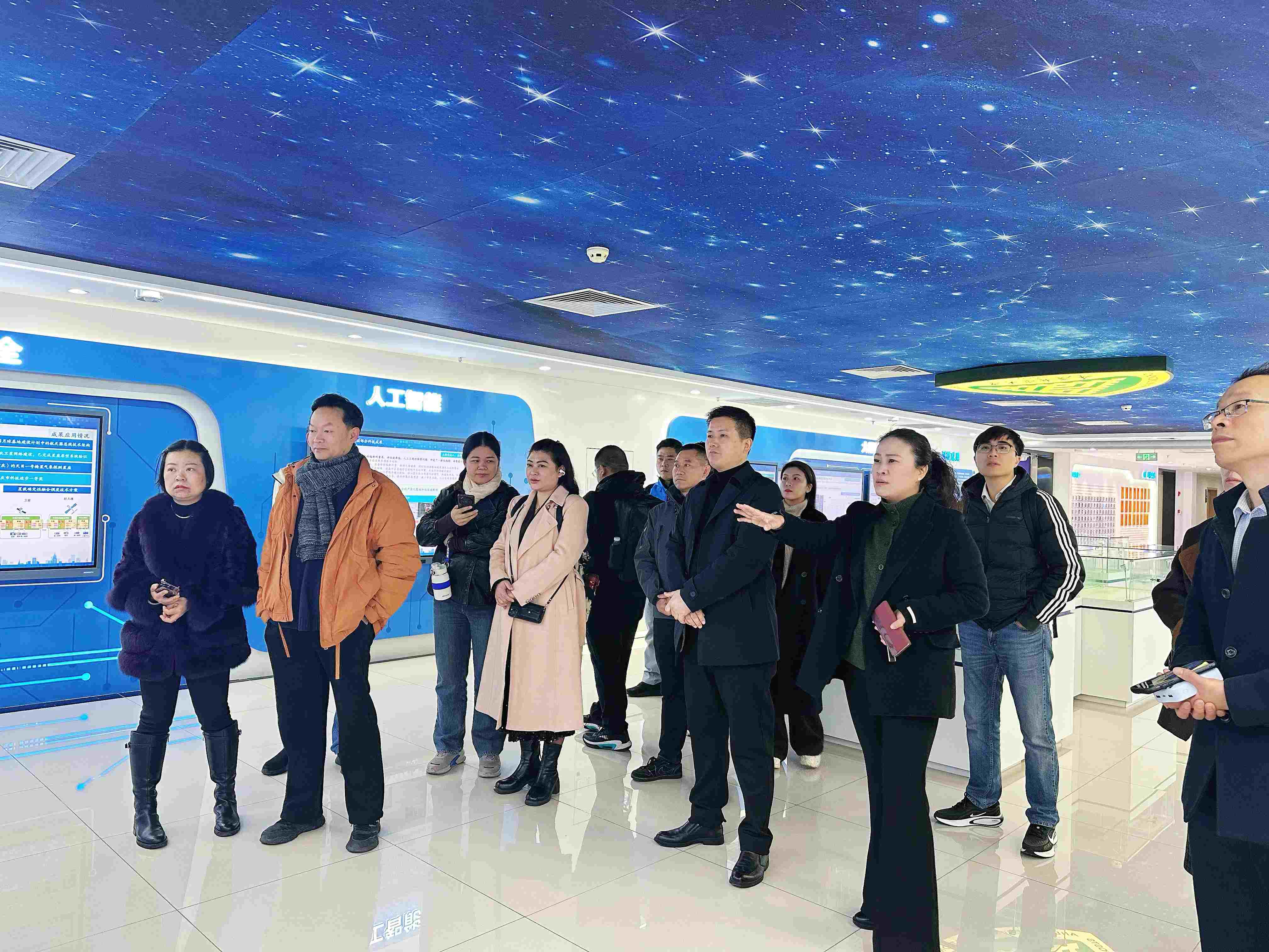 渝邕协同聚数力 服务东盟启新篇②——中广数科携手南宁市大数据发展协会赴重邮科技园走访座谈